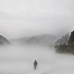   Boat in Xiaodongiiang  Lake 